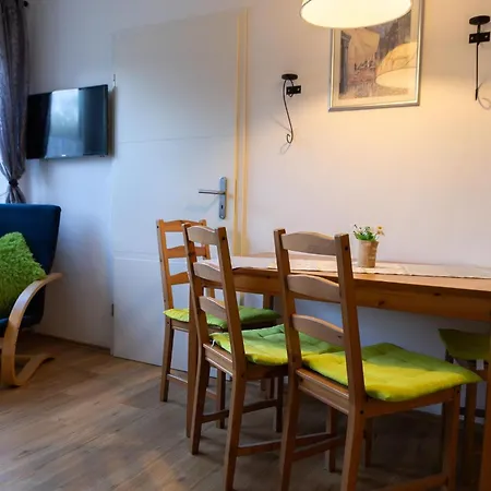 아파트 Mit Balkon Und Zwei Schlafzimmern