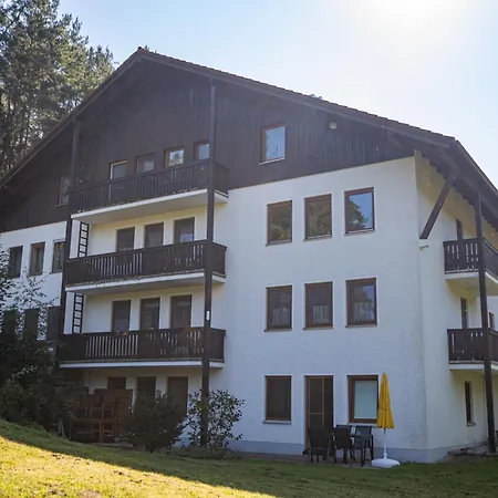 Mit Balkon Und Zwei Schlafzimmern 아파트